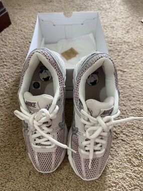 Nike Women's Mesh Running Shoes in White and Light Pink